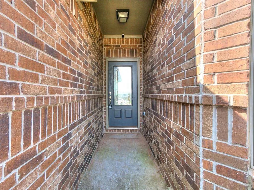 Photo 4 — 10812 SW 33rd, Yukon, OK 73099