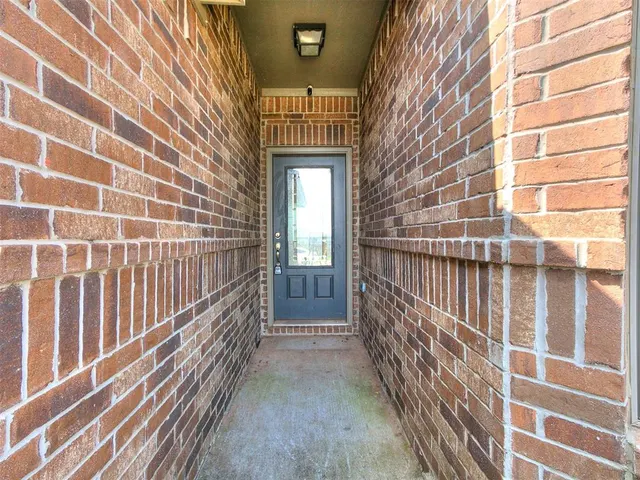 Photo 4 — 10812 SW 33rd, Yukon, OK 73099