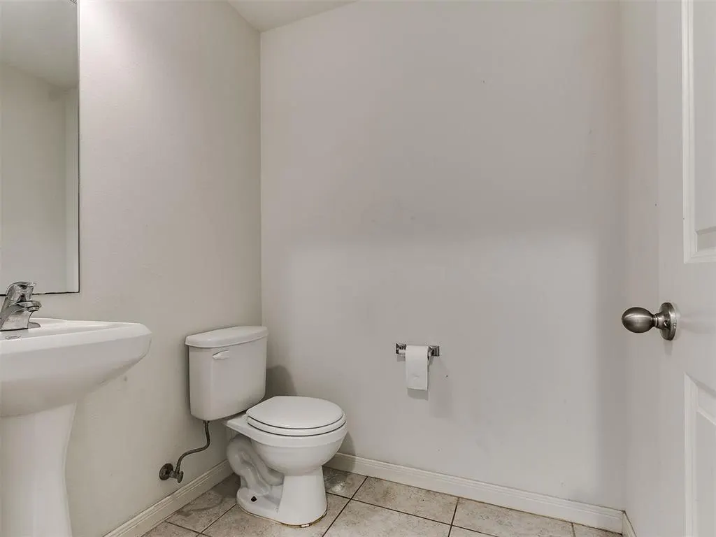 Photo 26 — 10812 SW 33rd, Yukon, OK 73099