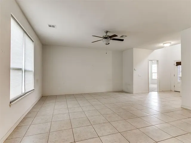 Photo 7 — 10812 SW 33rd, Yukon, OK 73099