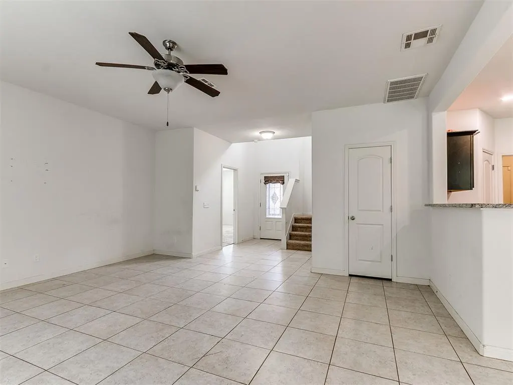 Photo 8 — 10812 SW 33rd, Yukon, OK 73099