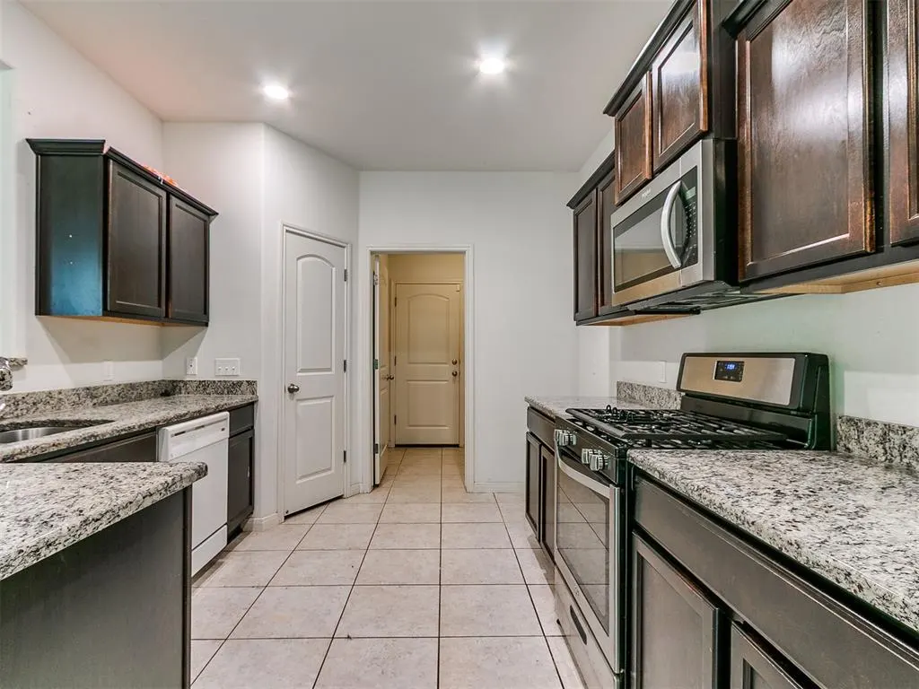Photo 13 — 10812 SW 33rd, Yukon, OK 73099