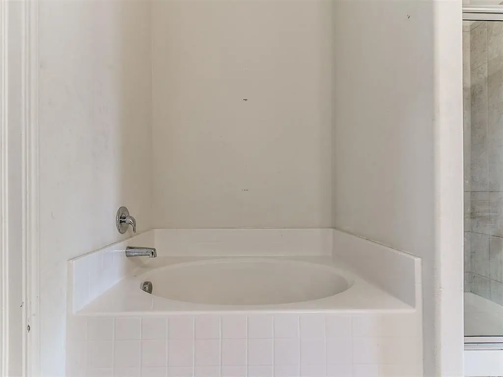Photo 21 — 10812 SW 33rd, Yukon, OK 73099