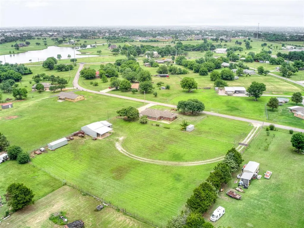 Photo 2 — 5740 Willow Brook Lane, Norman, OK 73069