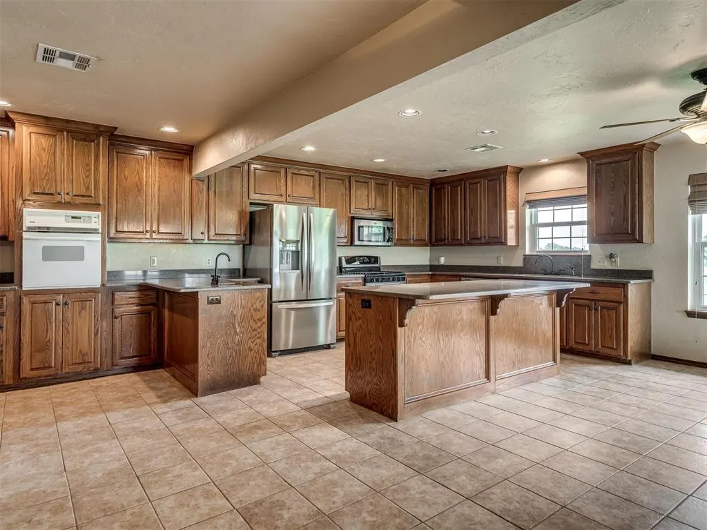 Photo 7 — 5740 Willow Brook Lane, Norman, OK 73069