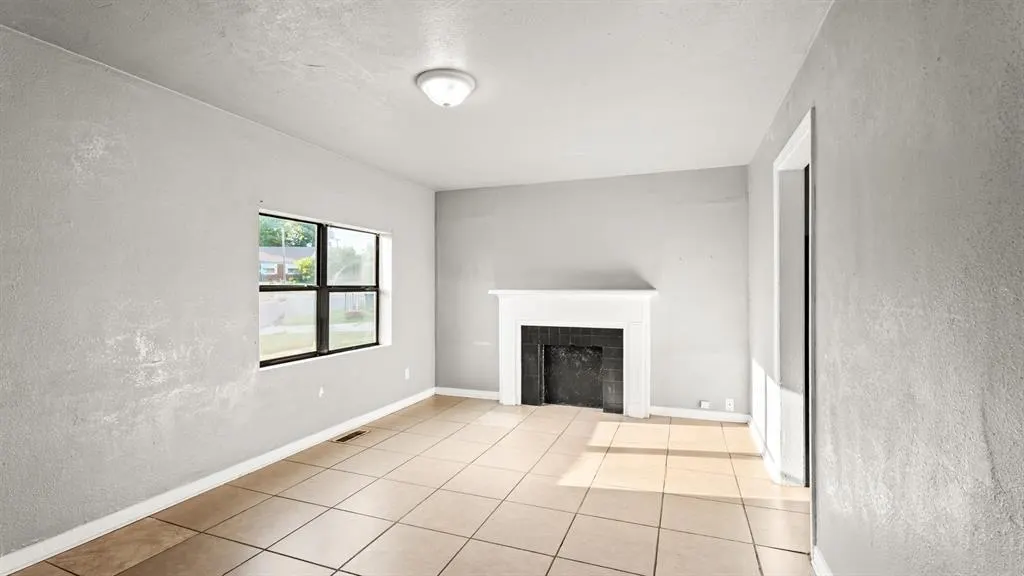 Photo 4 — 2212 Miramar Boulevard, Oklahoma City, OK 73111