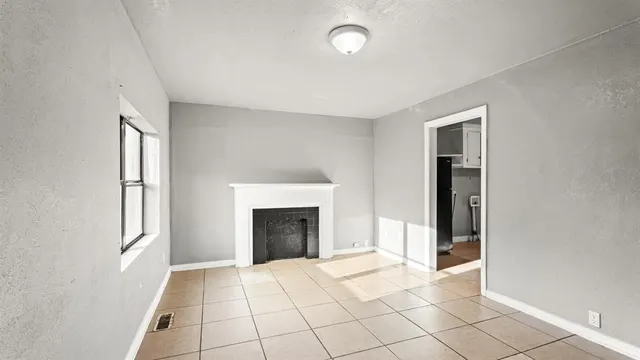 Photo 6 — 2212 Miramar Boulevard, Oklahoma City, OK 73111