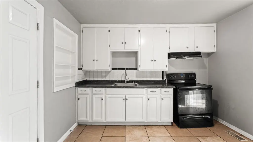 Photo 8 — 2212 Miramar Boulevard, Oklahoma City, OK 73111