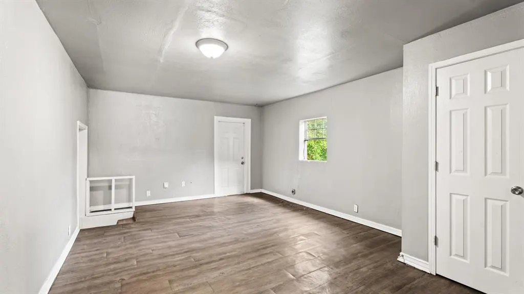 Photo 9 — 2212 Miramar Boulevard, Oklahoma City, OK 73111