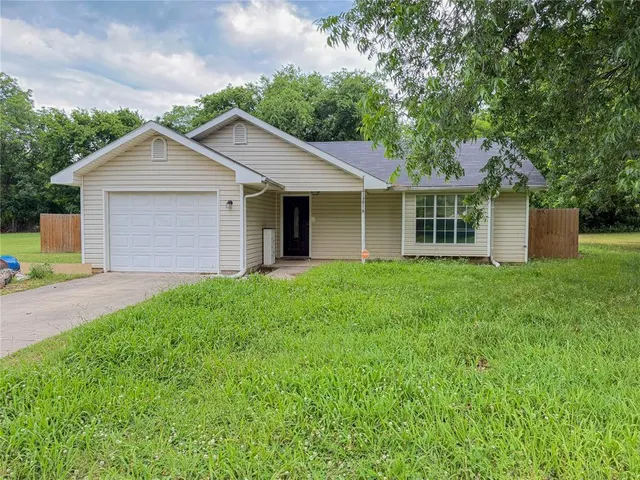 Front exterior — 300 N 4th Street, Davis, OK 73030