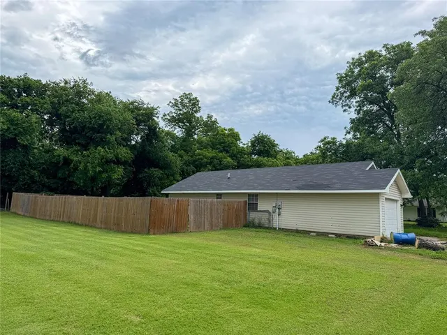 Photo 2 — 300 N 4th Street, Davis, OK 73030