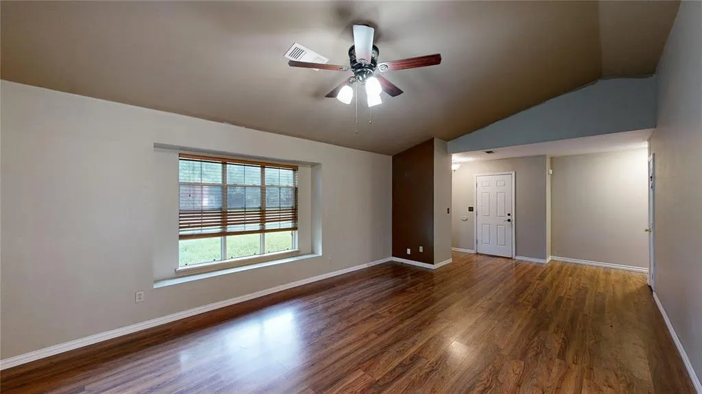 Photo 3 — 300 N 4th Street, Davis, OK 73030