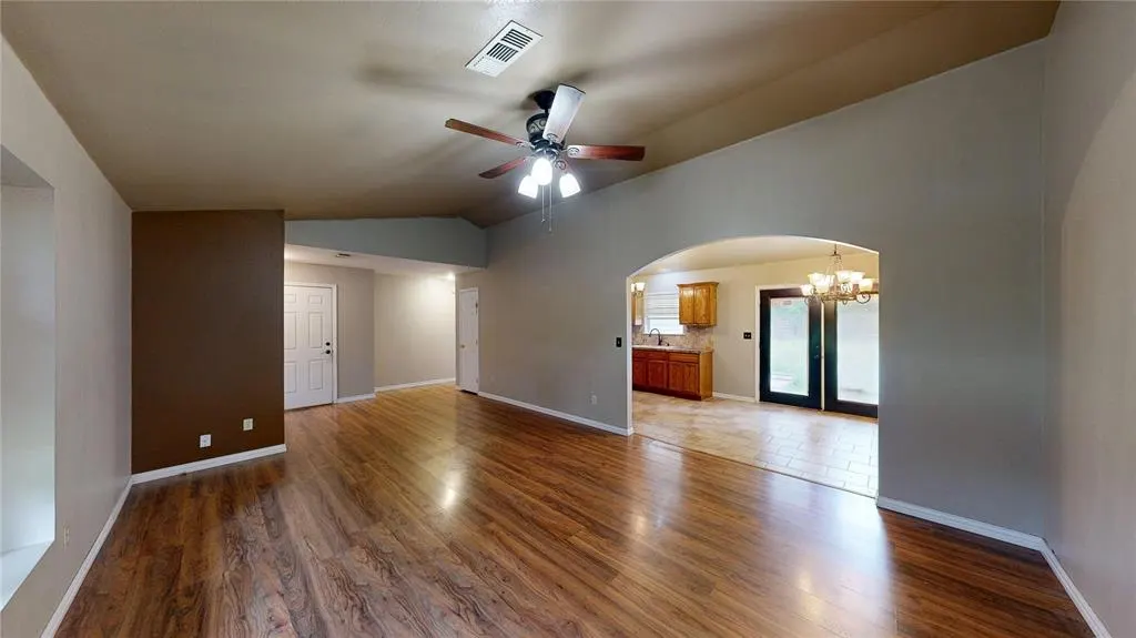 Photo 4 — 300 N 4th Street, Davis, OK 73030