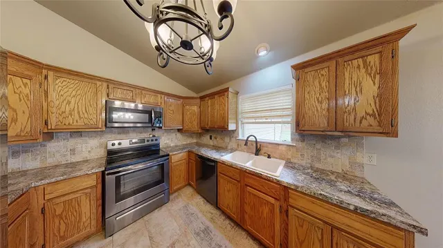 Photo 6 — 300 N 4th Street, Davis, OK 73030