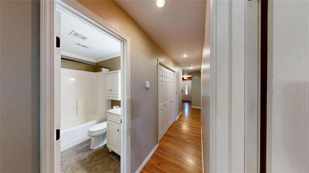 Photo 13 — 300 N 4th Street, Davis, OK 73030