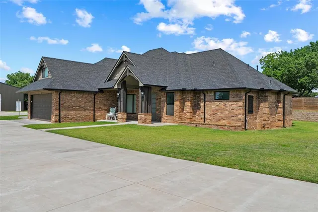 Photo 2 — 12405 SE 15th Street, Choctaw, OK 73020