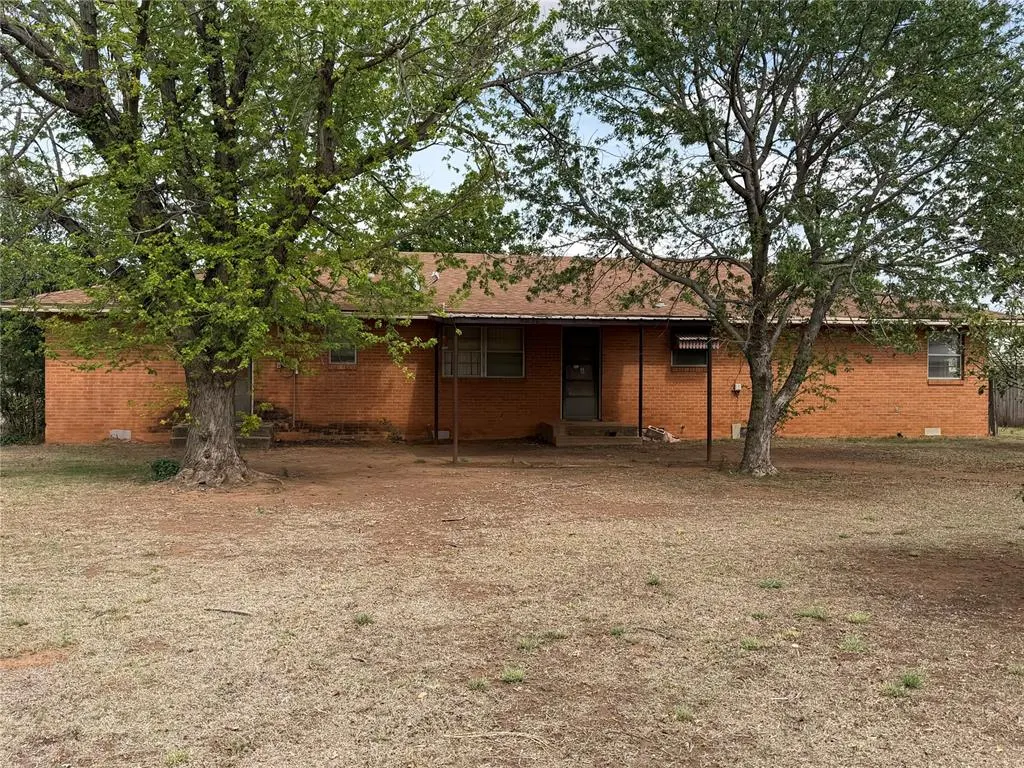 Photo 4 — 210 S 6th Street, Sentinel, OK 73664