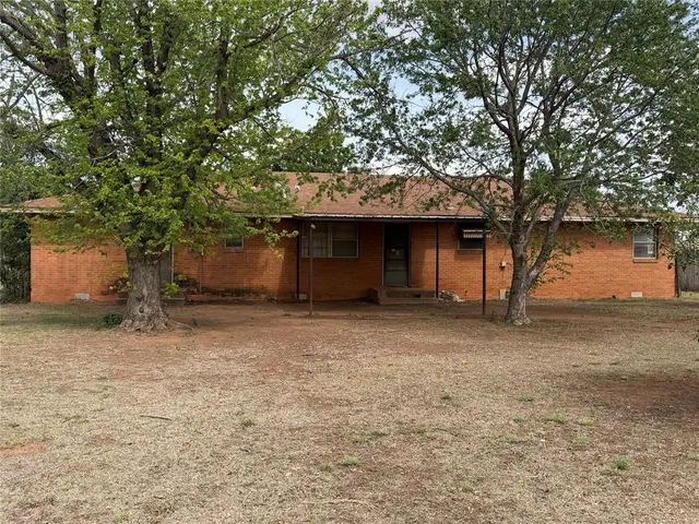 Photo 4 — 210 S 6th Street, Sentinel, OK 73664