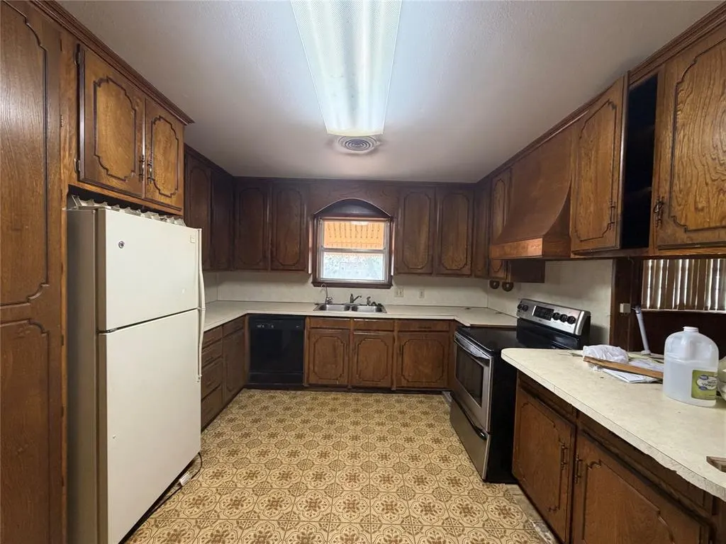 Photo 12 — 210 S 6th Street, Sentinel, OK 73664