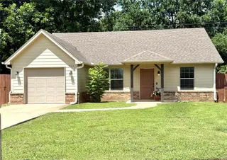 Sold home at 923 N Summer Tree Drive