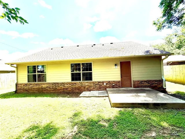 Photo 5 — 923 N Summer Tree Drive, Ada, OK 74820