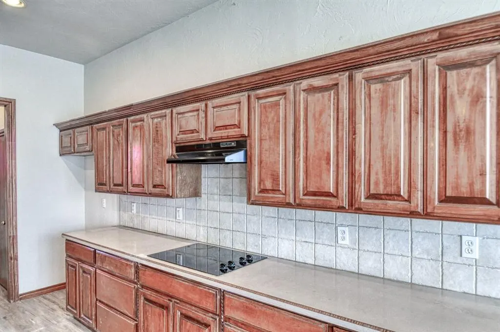 Photo 9 — 9605 S Hillcrest Drive, Oklahoma City, OK 73159