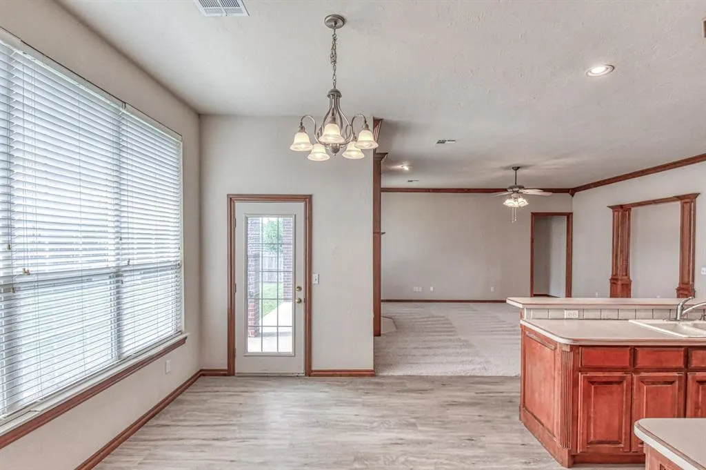 Photo 10 — 9605 S Hillcrest Drive, Oklahoma City, OK 73159
