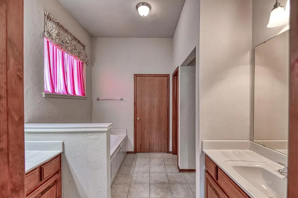 Photo 18 — 9605 S Hillcrest Drive, Oklahoma City, OK 73159