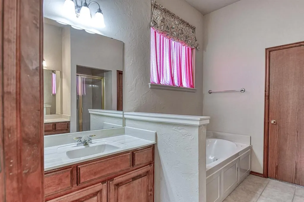 Photo 20 — 9605 S Hillcrest Drive, Oklahoma City, OK 73159