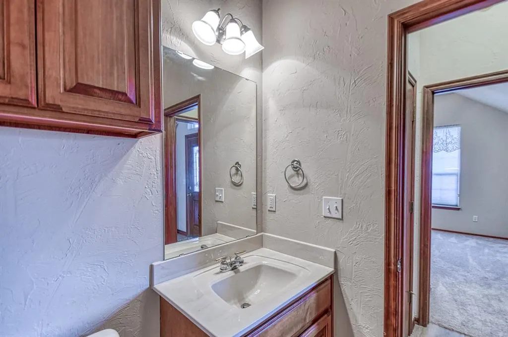Photo 26 — 9605 S Hillcrest Drive, Oklahoma City, OK 73159