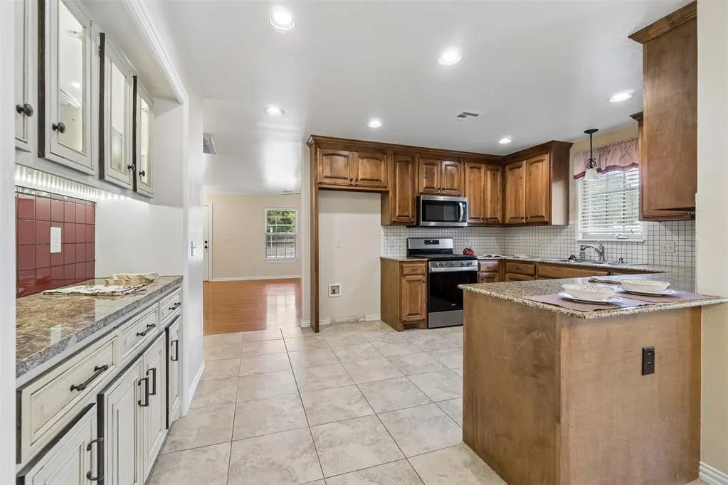 Photo 11 — 313 E Clegern Avenue, Edmond, OK 73034
