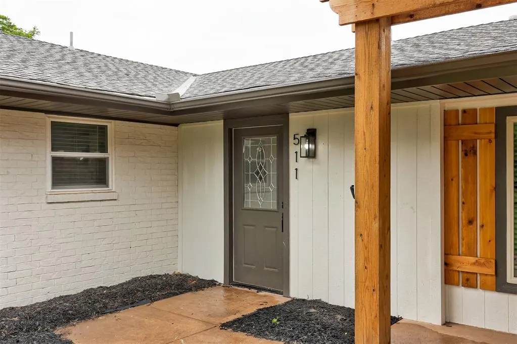 Photo 3 — 511 Highland Hills Drive, Edmond, OK 73034