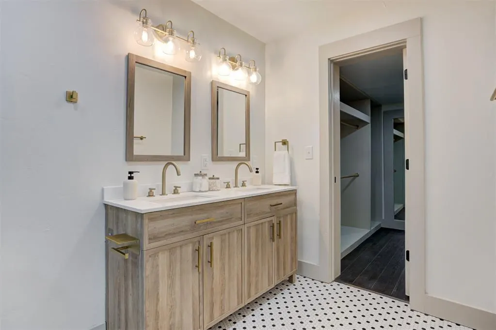 Photo 18 — 511 Highland Hills Drive, Edmond, OK 73034