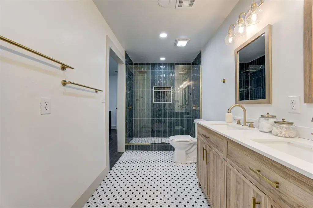 Photo 19 — 511 Highland Hills Drive, Edmond, OK 73034