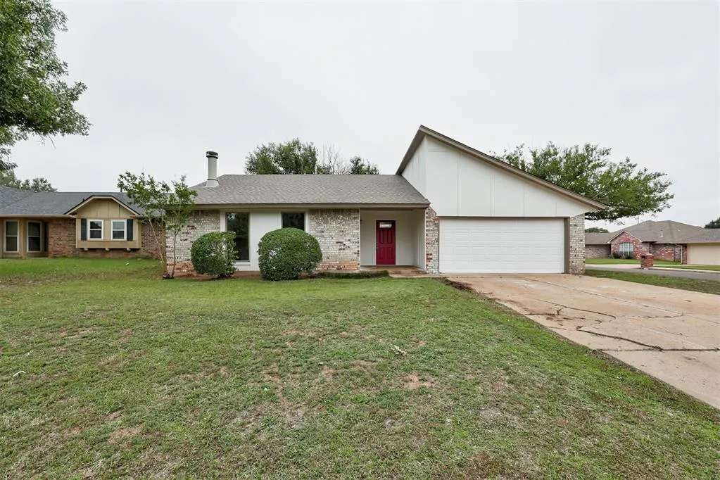 Photo 2 — 2712 Clover Glen Drive, Edmond, OK 73013