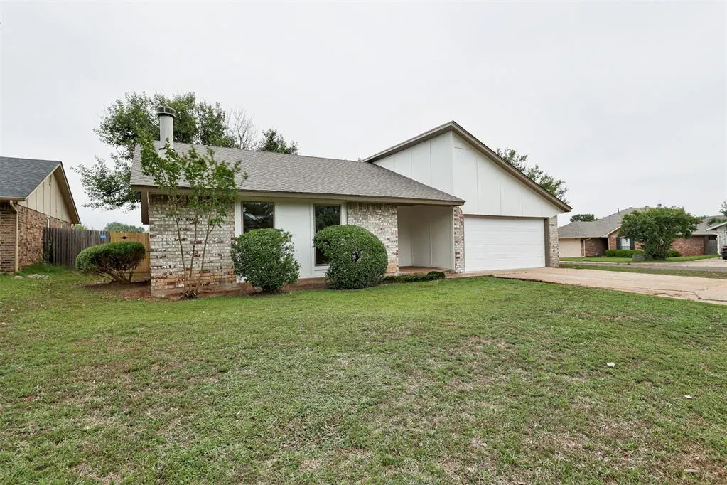 Photo 3 — 2712 Clover Glen Drive, Edmond, OK 73013