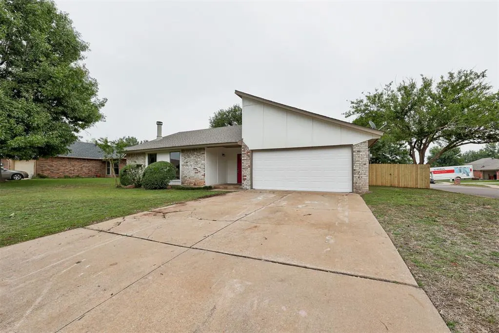 Photo 4 — 2712 Clover Glen Drive, Edmond, OK 73013