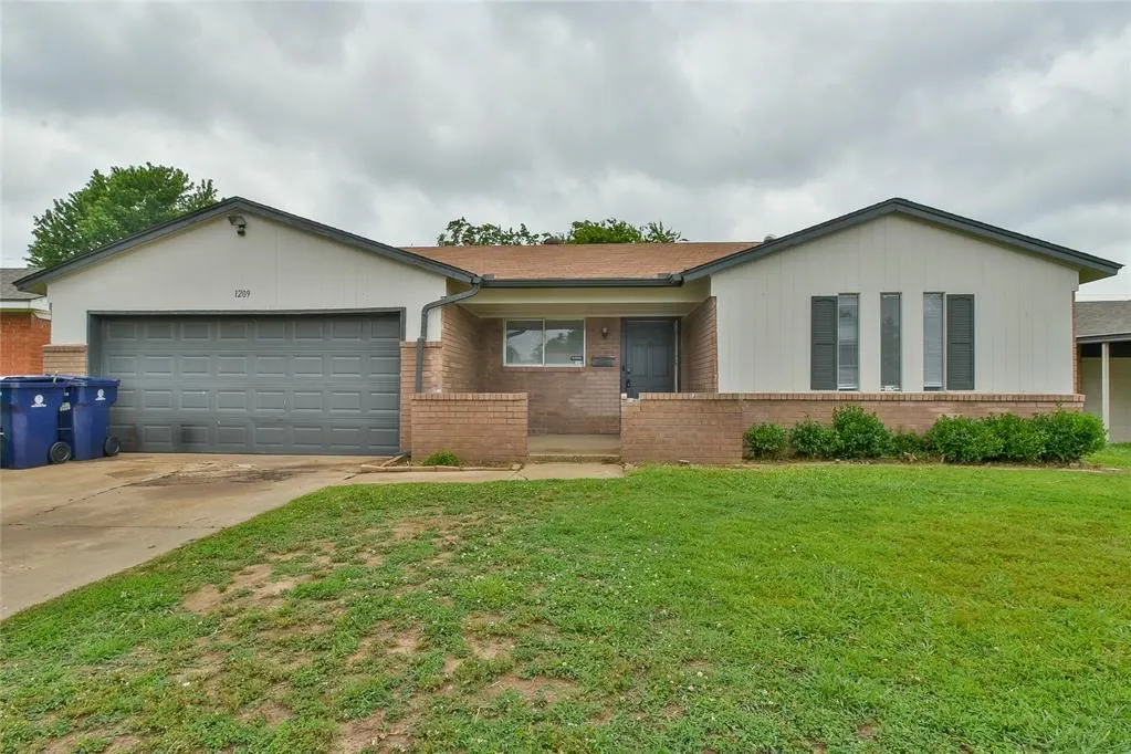 Photo 2 — 1209 SW 78th Terrace, Oklahoma City, OK 73139
