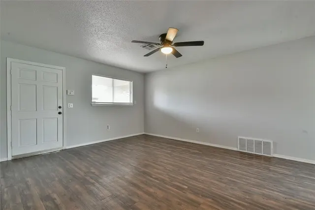 Photo 5 — 1209 SW 78th Terrace, Oklahoma City, OK 73139