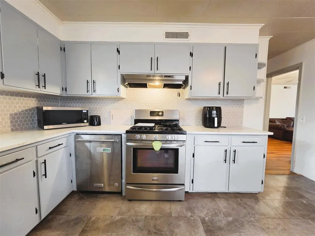 Photo 5 — 523 E Arlington Avenue, Weatherford, OK 73096
