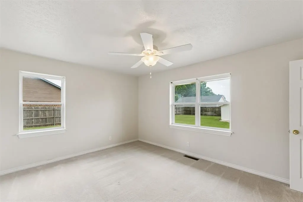 Photo 19 — 920 NW 32nd Street, Moore, OK 73160