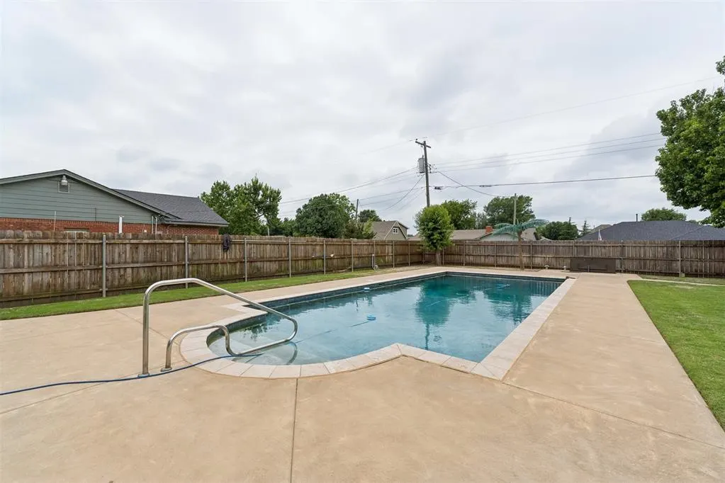 Photo 39 — 920 NW 32nd Street, Moore, OK 73160
