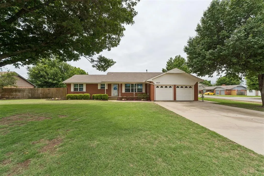 Photo 44 — 920 NW 32nd Street, Moore, OK 73160