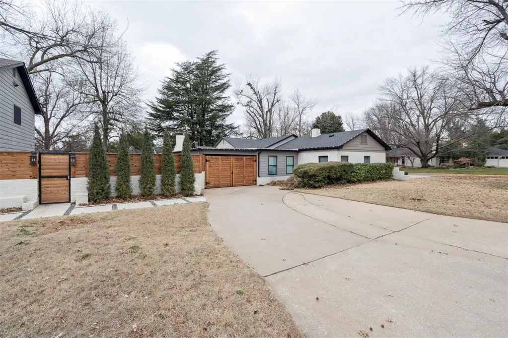 Photo 3 — 902 Wilson Street, Norman, OK 73072