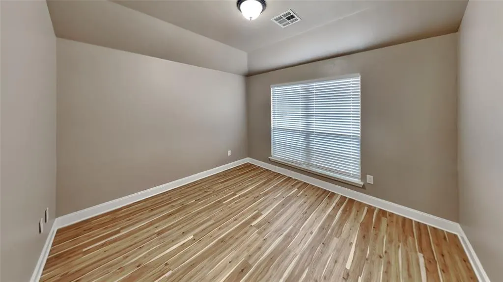 Photo 5 — 11305 NW 94th Street, Yukon, OK 73099