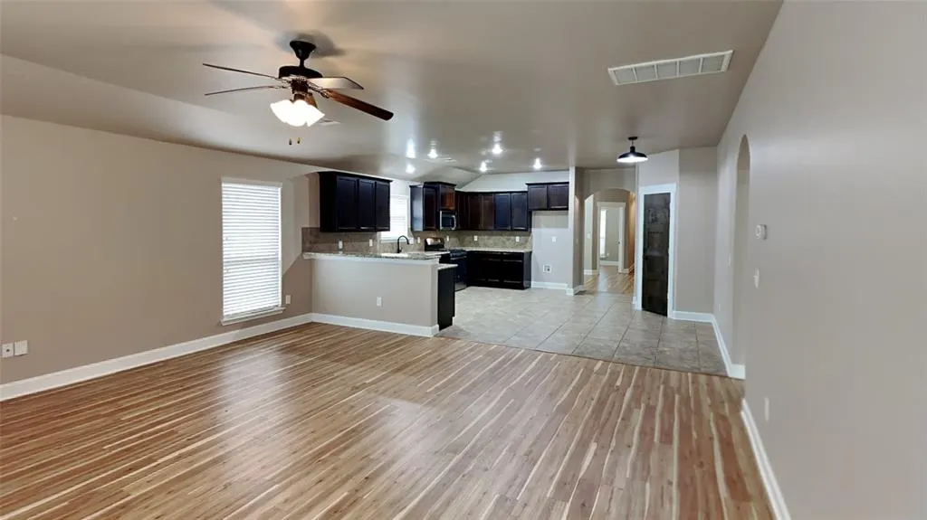 Photo 11 — 11305 NW 94th Street, Yukon, OK 73099