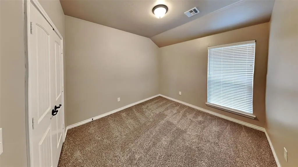 Photo 16 — 11305 NW 94th Street, Yukon, OK 73099