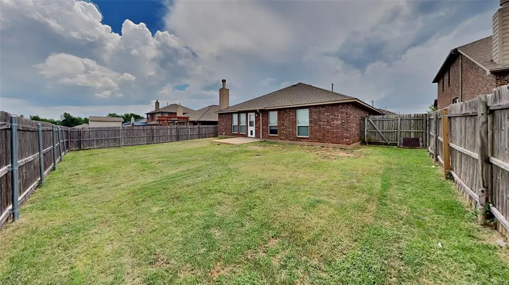 Photo 21 — 11305 NW 94th Street, Yukon, OK 73099
