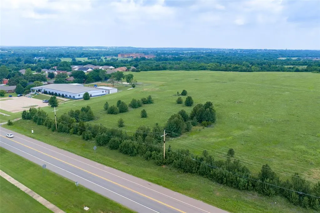 Photo 3 — 122 E Richmond Road, Stillwater, OK 74075