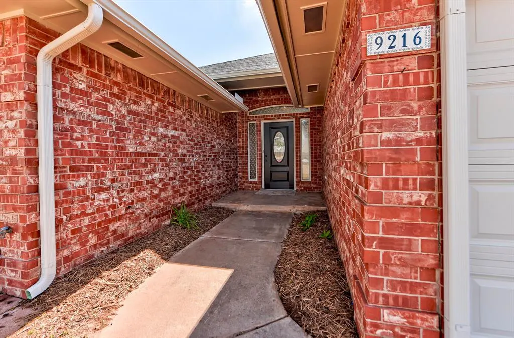 Photo 3 — 9216 Lakecrest Drive, Oklahoma City, OK 73159